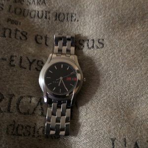 Gucci watch /do not have extra links